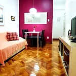 Apartamento COPACABANA REFORMADO - 400m da PRAIA, 2 QUARTOS, Portaria 24h, Wi-Fi, Ar condicionado, Cozinha Completa, Churrasqueira no prédio