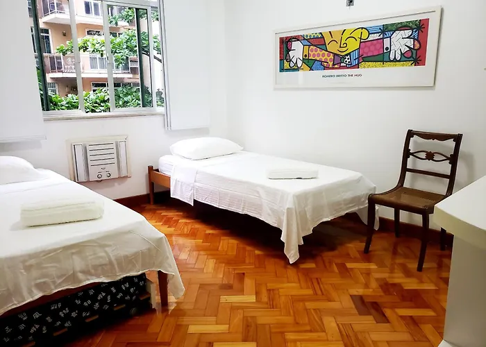 Apartamento COPACABANA REFORMADO - 400m da PRAIA, 2 QUARTOS, Portaria 24h, Wi-Fi, Ar condicionado, Cozinha Completa, Churrasqueira no prédio